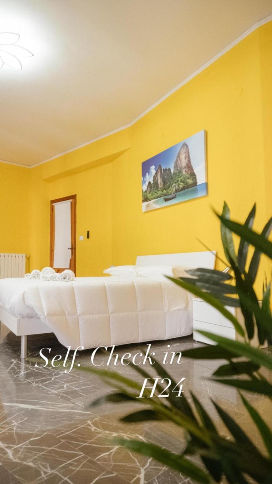Domus Aurea Relax Room Salerno Buitenkant foto