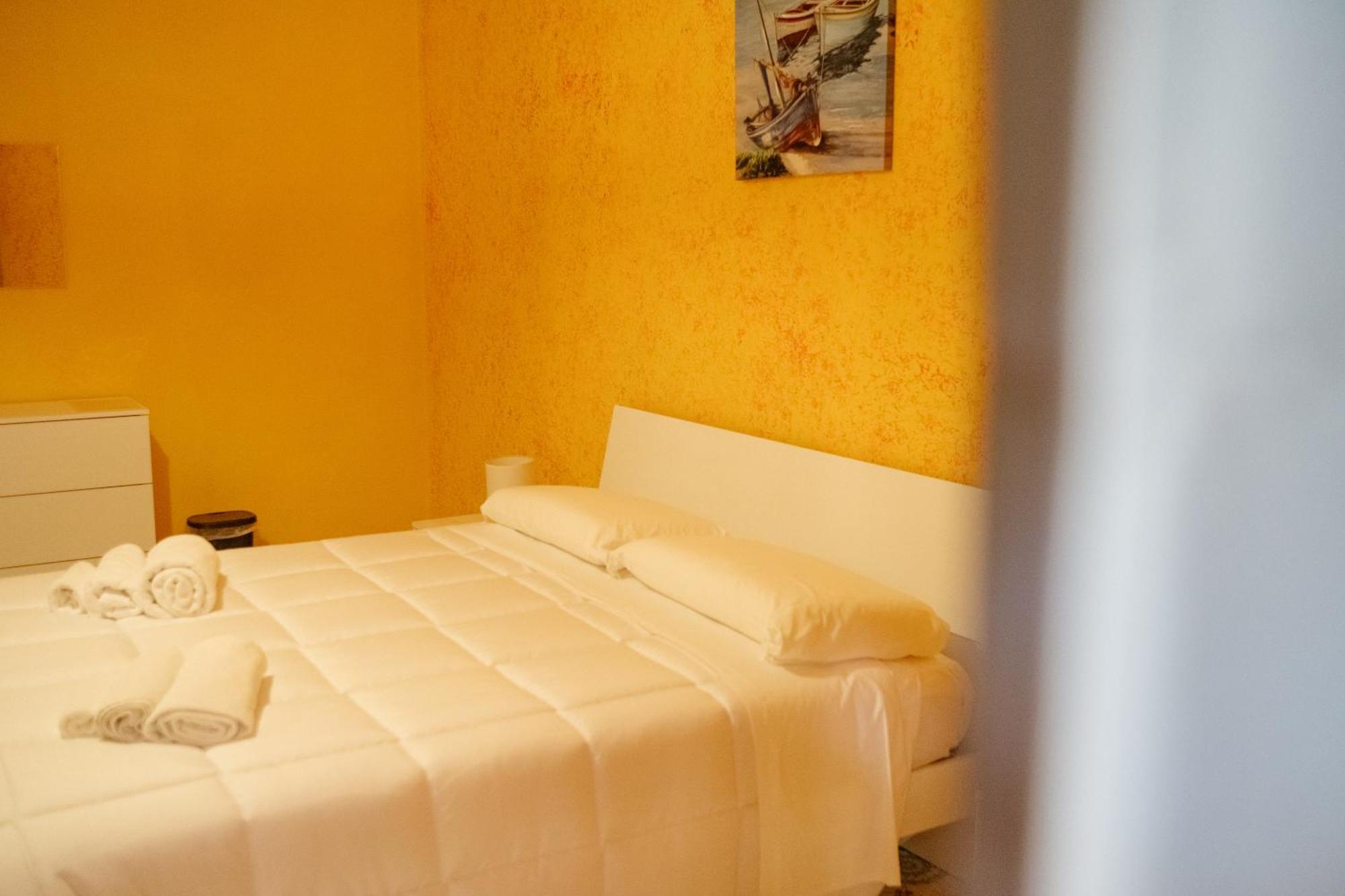 Domus Aurea Relax Room Salerno Buitenkant foto